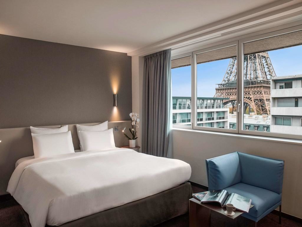 Superior Room with Eiffel Tower View